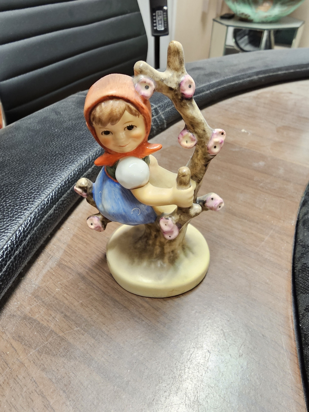 Hummel ~ Apple Tree Girl